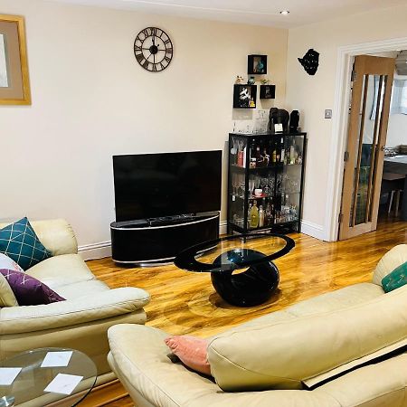 Reading West Homestay Extérieur photo