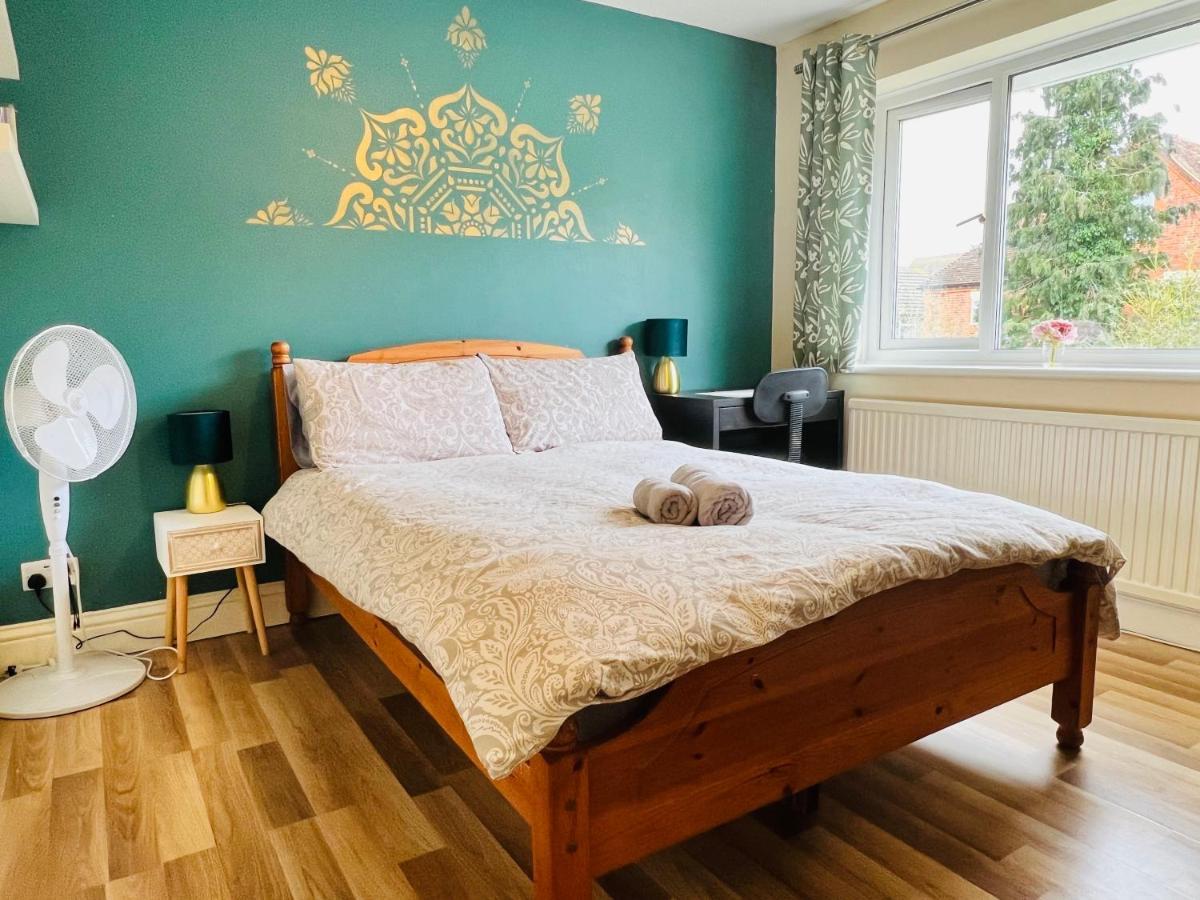 Reading West Homestay Extérieur photo