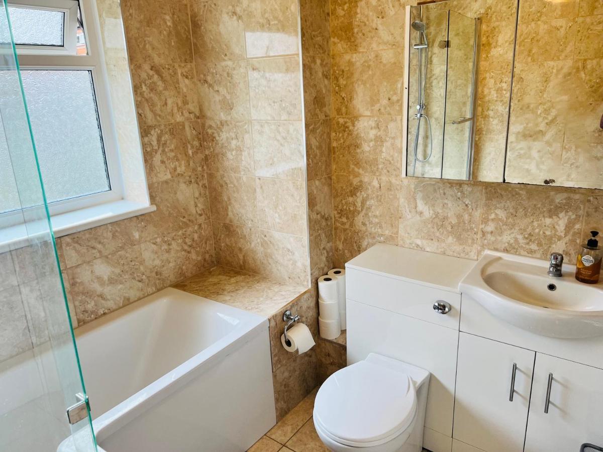 Reading West Homestay Extérieur photo