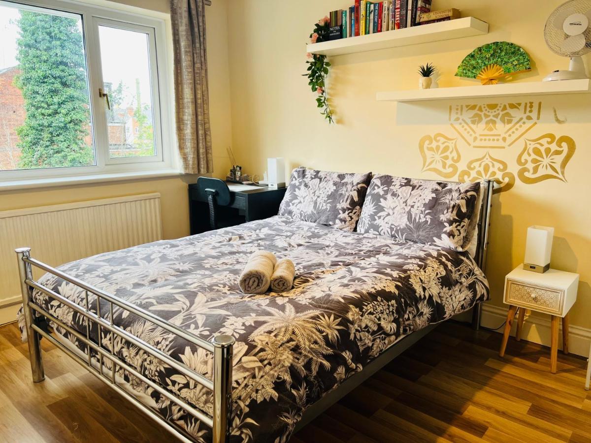 Reading West Homestay Extérieur photo