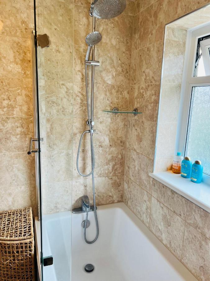 Reading West Homestay Extérieur photo